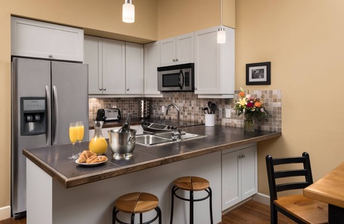 Vernon Hotel | Outback Lakeside Vacation Homes