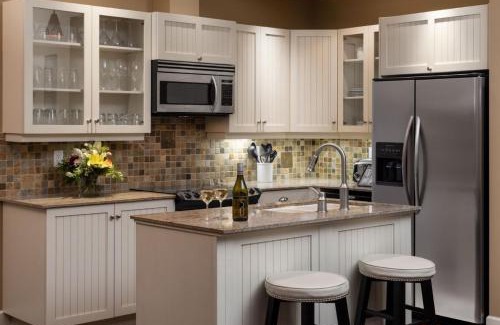 Vernon House | Outback Lakeside Vacation Homes