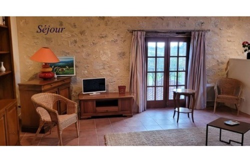 Gazaupouy Cottage | Outbuilding of a 14th century medieval tower in the Gers