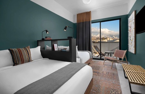 People's Freeway Hotel | Outdoor Adventure Haven evo Style, Dogs Are Welcome, Free Parking!