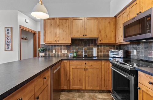Sun Peaks Condo | Outdoor Adventure at Sun Peaks 33 - True Ski In/Out Access