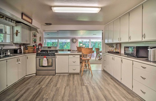 Galice Cabin | Outdoor Adventure: Tranquil Creekside Retreat
