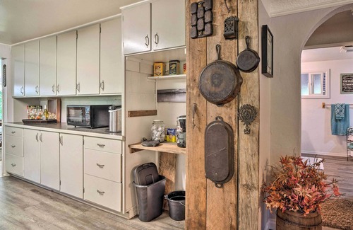 Galice Cabin | Outdoor Adventure: Tranquil Creekside Retreat