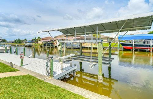 South Gulf Cove House | Outdoor Bar and Dock Waterfront Port Charlotte Home
