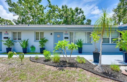 Clearwater Apartment | Outdoor Bar and Fire Pit Central Clearwater Condo!