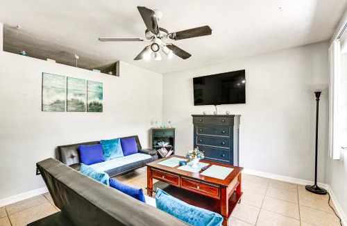 Clearwater Apartment | Outdoor Bar and Fire Pit Central Clearwater Condo!