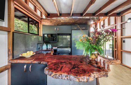 Amamoor Cabin | Outdoor Bath | Firepit | Dingo Creek Winery 14 mins | Private Luxury Cabin