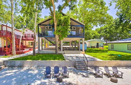 McQueeney House | Outdoor Entertainment Space Home in McQueeney