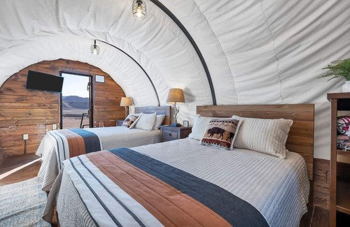 Virgin Cabin | Outdoor experience Pet Friendly Wagon on the Pond w/2 QB and Outdoor Kitchen