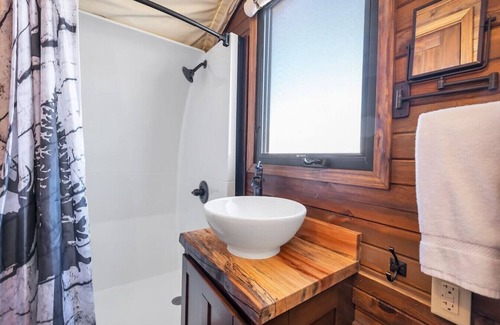 Virgin Cabin | Outdoor experience Pet Friendly Wagon on the Pond w/2 QB and Outdoor Kitchen