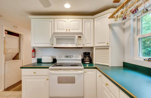North Conway Cottage | Outdoor Exploration: Quaint North Conway Cottage!