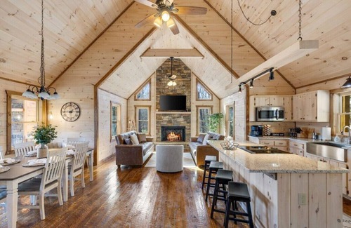 Williamstown Cabin | Outdoor Fireplace TV Hot Tub Pool Table Arcade