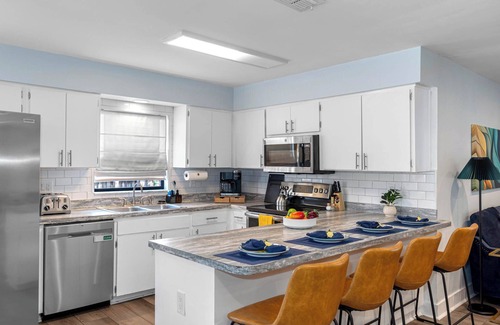 North Hyde Park House | Outdoor Games, Firepit, King bed, BBQ Grill, Close to Downtown and attractions