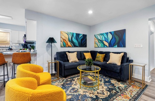 North Hyde Park House | Outdoor Games, Firepit, King bed, BBQ Grill, Close to Downtown and attractions