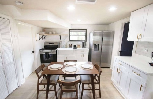 South Seminole Heights House | Outdoor Hangout w BBQ Firepit Bocce Ball and More