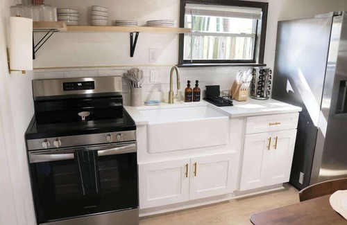 South Seminole Heights House | Outdoor Hangout w BBQ Firepit Bocce Ball and More