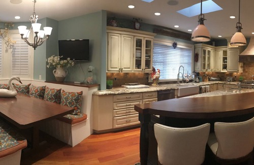 Newlands House | Outdoor Kitchen-Pizza Oven, Home Theatre, Walk to Pearl St, Mt. Sanitas