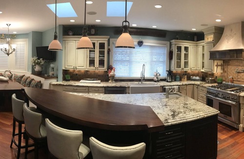 Newlands House | Outdoor Kitchen-Pizza Oven, Home Theatre, Walk to Pearl St, Mt. Sanitas