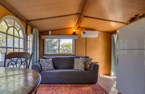 Morongo Valley Cabin | Outdoor Kitchen: Mtn-View Morongo Valley Cabin!