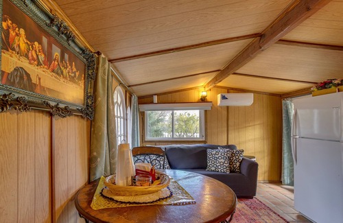 Morongo Valley Cabin | Outdoor Kitchen: Mtn-View Morongo Valley Cabin!