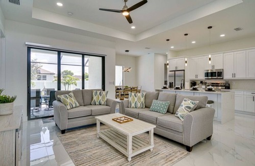 Diplomat Apartment | Outdoor Kitchenc Gameroom Pool King Suite