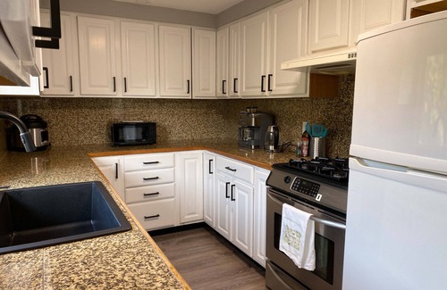 Harlow House | Outdoor Living and Indoor Bar - Entire house - walk to Autzen Stadium