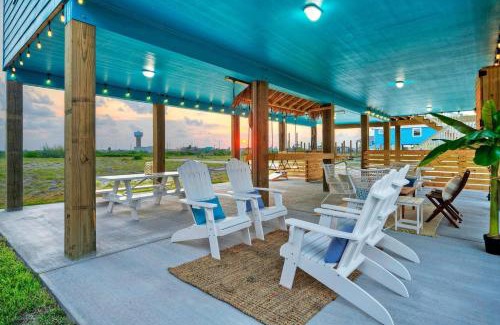 Cinnamon Shore House | Outdoor Lounge w Bar Swing Seats Near Nature Preserve Blutopia by AvantStay