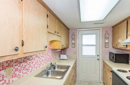 Myrtle Beach Cottage | Outdoor Pool Coastal Cottage Walk to the Beach