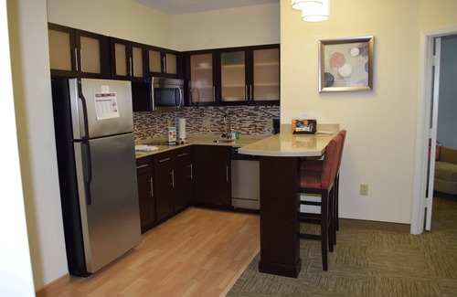 The Fountains Condo | Outdoor Pool + Free Breakfast | 24 Hour Business Center + Fitness Center