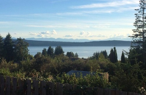 Powell River House | Outdoor space, a view, and pet friendly!