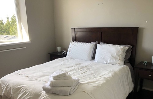 Powell River House | Outdoor space, a view, and pet friendly!