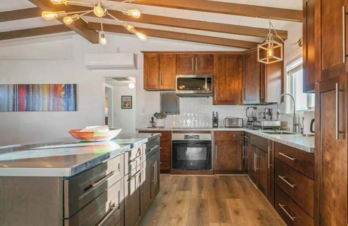 Wonder Valley House | Outdoor Theatre | Games| BBQ | Fire Pit | Dogs Ok