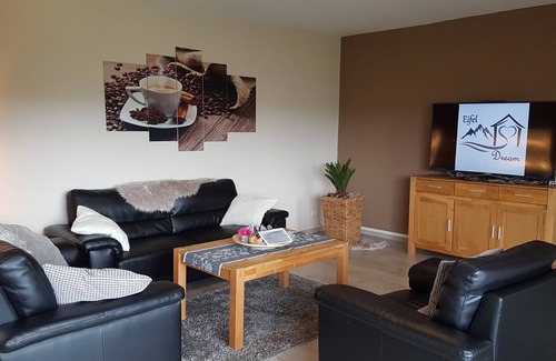 Fleringen Apartment | Outdoor whirlpool, sauna, steam shower / whirlpool, outskirts, Wi-Fi, completely fenced