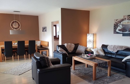 Fleringen Apartment | Outdoor whirlpool, sauna, steam shower / whirlpool, outskirts, Wi-Fi, completely fenced