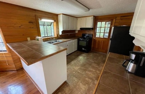 De Valls Bluff Cabin | Outdoors Paradise! Private cabin on the bank of the White River.