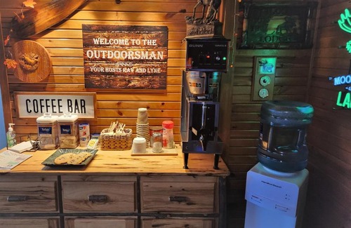 Algoma District Hotel | Outdoorsman Motel