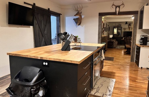 Cedar House | Outdoorsman's Paradise Sleeps 9 in Cedar