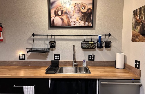 Cedar House | Outdoorsman's Paradise Sleeps 9 in Cedar
