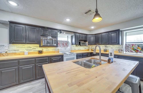 Daisy House | Outdoorsy Getaway Near Atoka: Hunt, Fish & Relax!