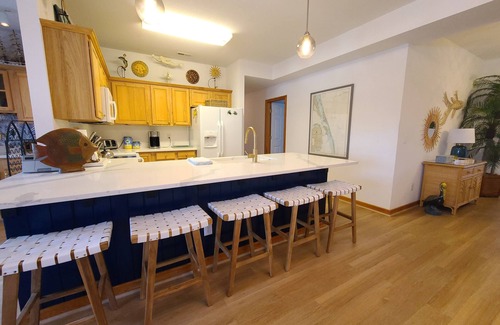 Manteo Condo | Outer Banks Beautiful Waterfront Condo with Elevator!