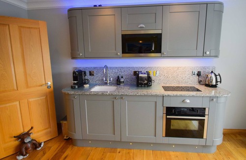 West Laroch Apartment | Outlander Luxury Hideaway - sleeps 2 guests in 1 bedroom