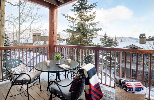 Jackson Condo | Outpost: Grand View 491A