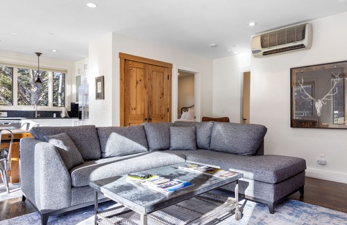 Jackson Condo | Outpost: King Ridge 7 Penthouse - AC & Hot Tub!