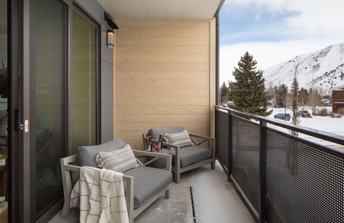 Jackson Condo | Outpost: One Town Hill 200 - Base of Snow King Mtn
