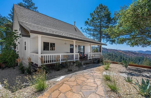 Santa Rosa House | Outrageous VIEWS - 5 miles from Calistoga. Privacy + Wine country at its best!