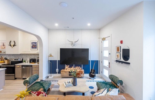 Five Points House | Outrider 102 by AvantStay | Private Balcony | Near Downtown, Close to Broadway