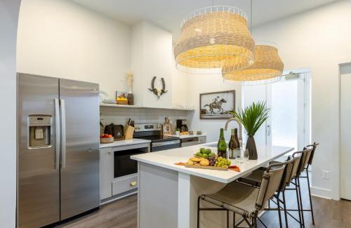 Five Points Apartment | Outrider 1024 by AvantStay Private Balcony Minutes to Broadway Downtown