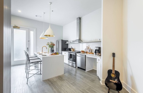 Five Points House | Outrider 113 by AvantStay | Private Balcony + Close to Broadway, ADA Accessible