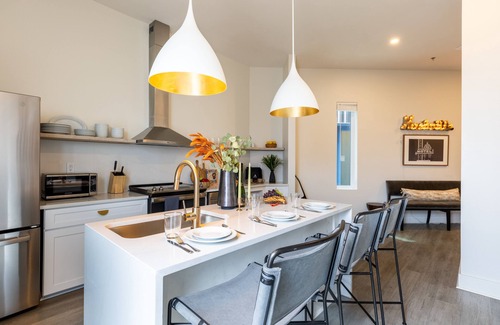 Five Points House | Outrider 113 by AvantStay | Private Balcony + Close to Broadway, ADA Accessible