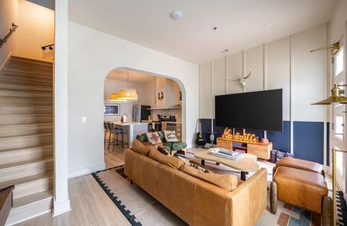 Five Points House | Outrider Buyout - 2 Units by AvantStay Sleeps 24